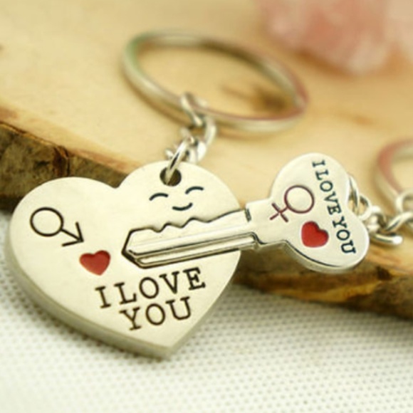 Romantic Couple Keychain - Picture 1 of 3